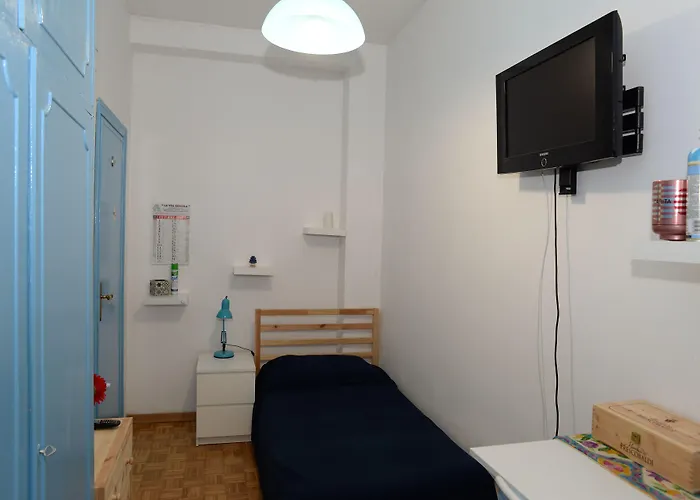 Single In Cozy And Comfortable 3* Roma